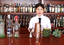 【佛山展翅調酒咖啡西點培訓學校】女調酒師燕子